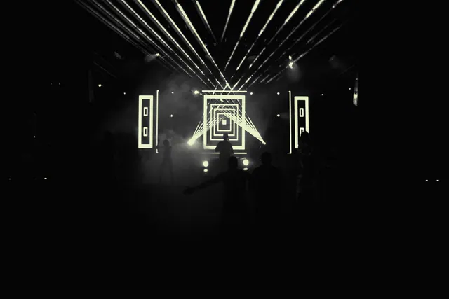 ECOU 009 · Lumină rece, Iași